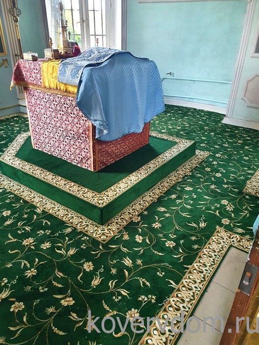 Полушерстяное ковровое покрытие в храм с укладкой в алтарь на солею и дорожка Полушерстяное ковровое покрытие в храм с укладкой в алтарь на солею и дорожка